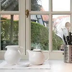 Sunbeam Family House At Seaside * クノック・ヘイスト