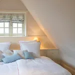 Villa Sunbeam Family House At Seaside