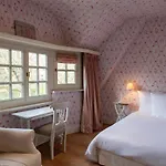 Sunbeam Family House At Seaside *