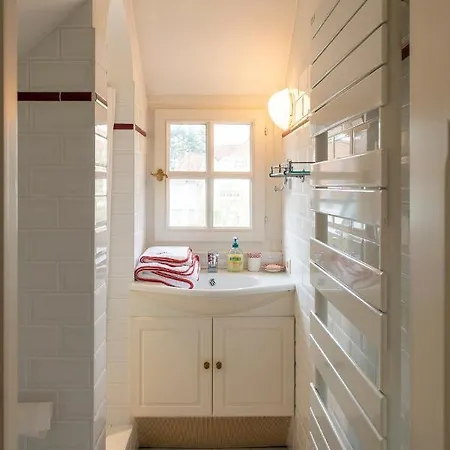 Sunbeam Family House At Seaside