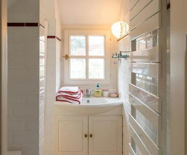 Sunbeam Family House At Seaside