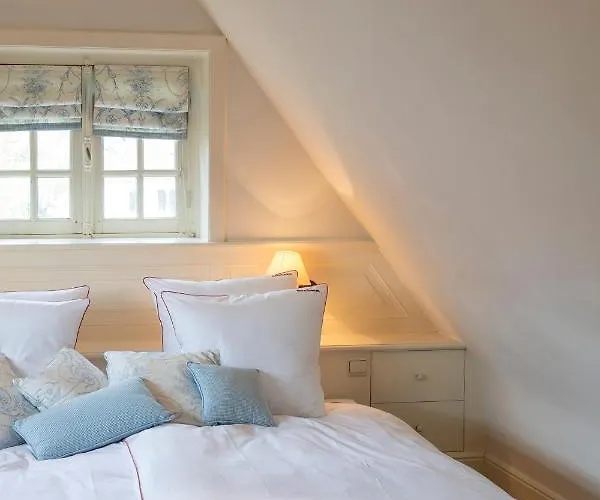 Villa Sunbeam Family House At Seaside