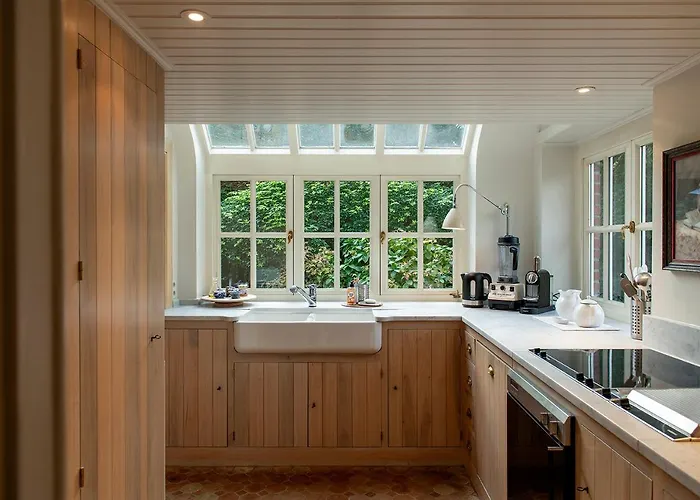 Sunbeam Family House At Seaside *